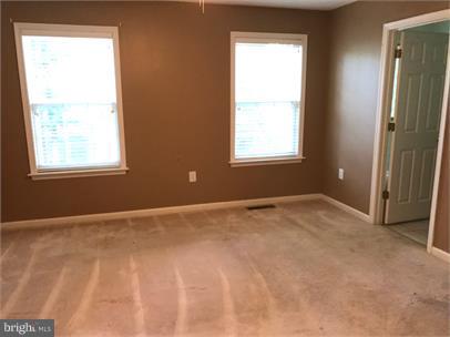 LAKE LAND - Residential Lease