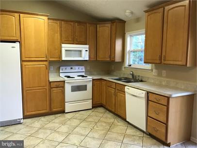 LAKE LAND - Residential Lease