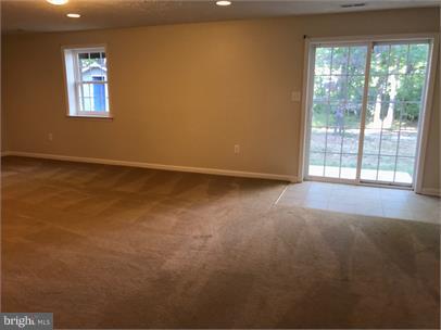 LAKE LAND - Residential Lease