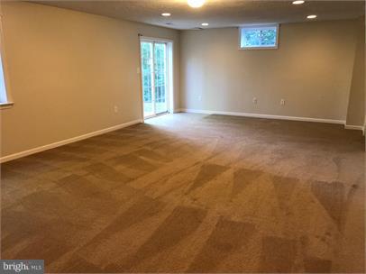 LAKE LAND - Residential Lease