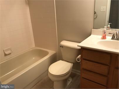 LAKE LAND - Residential Lease