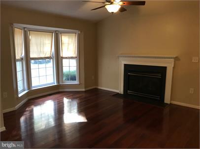 LAKE LAND - Residential Lease