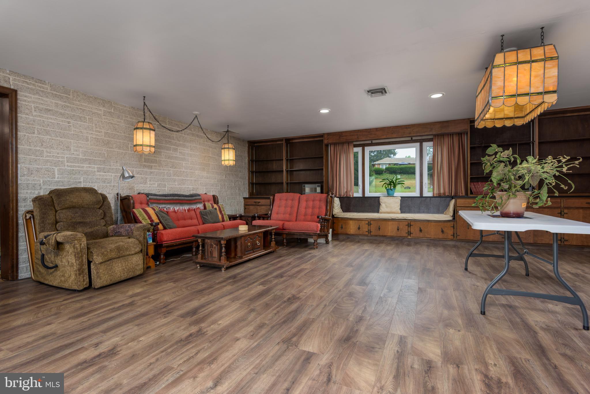 CHAMBERS HILL - Residential