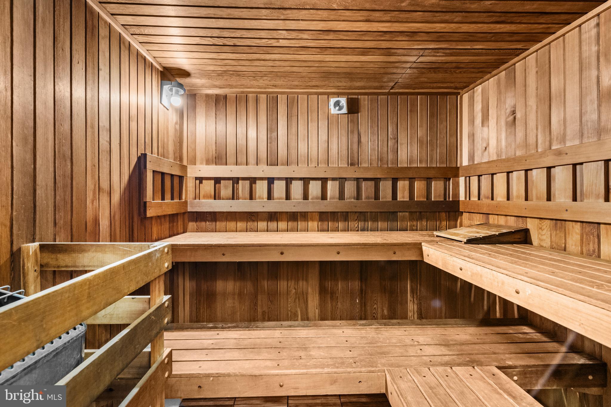 SKYLINE HOUSE - Residential