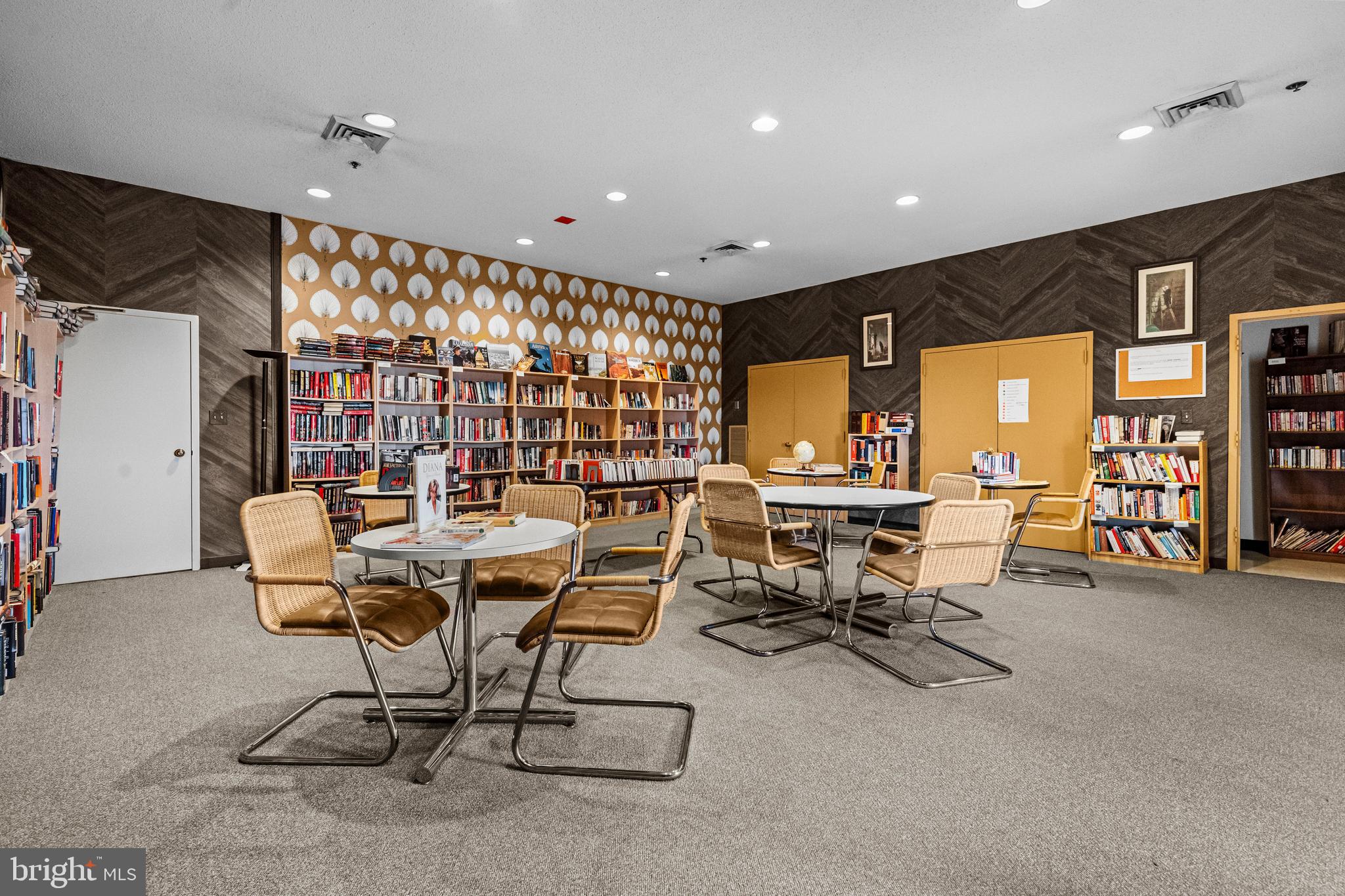 SKYLINE HOUSE - Residential