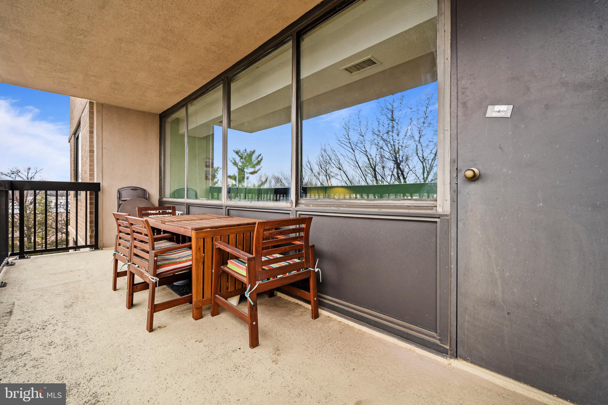 SKYLINE HOUSE - Residential