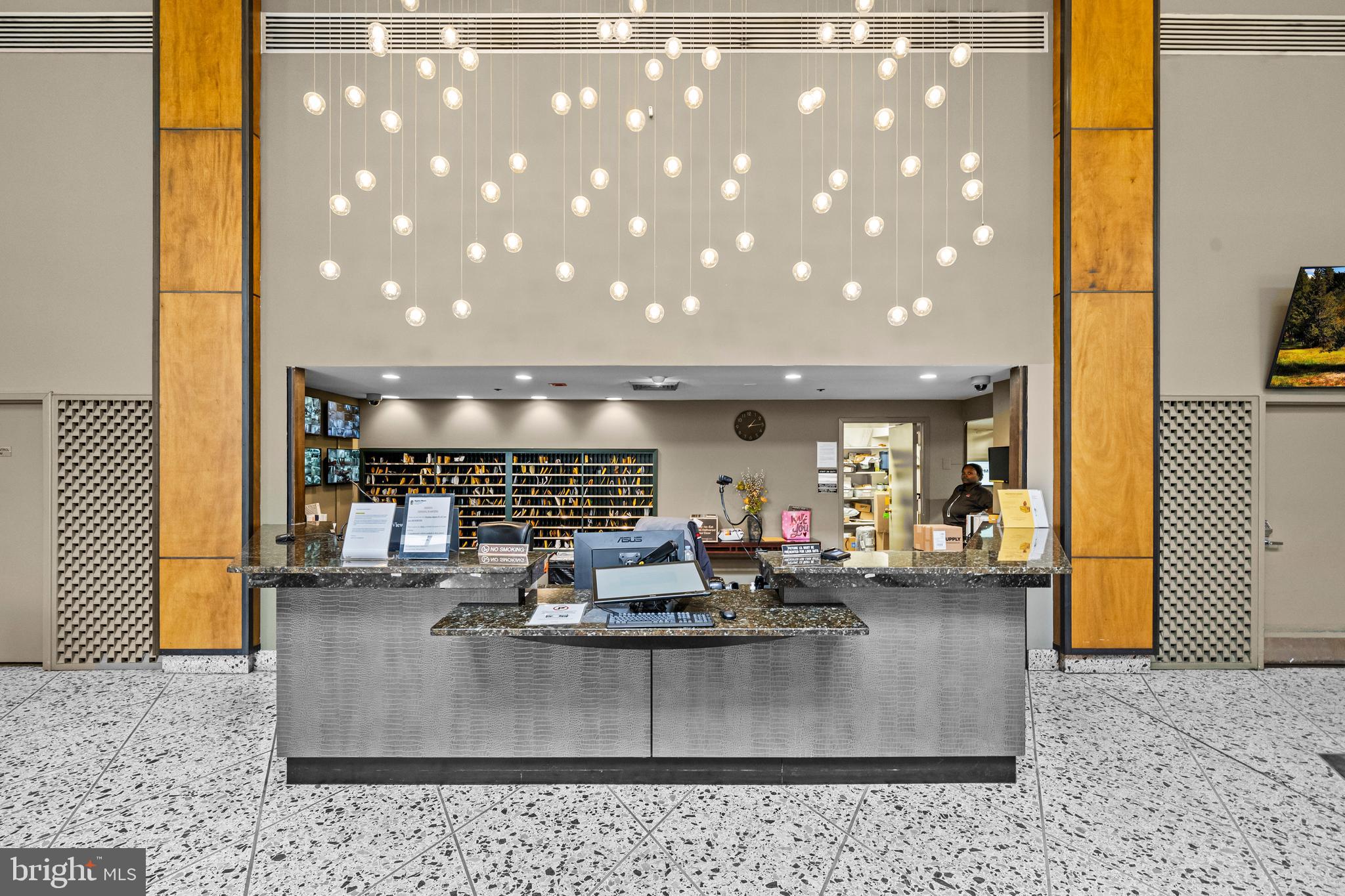 SKYLINE HOUSE - Residential