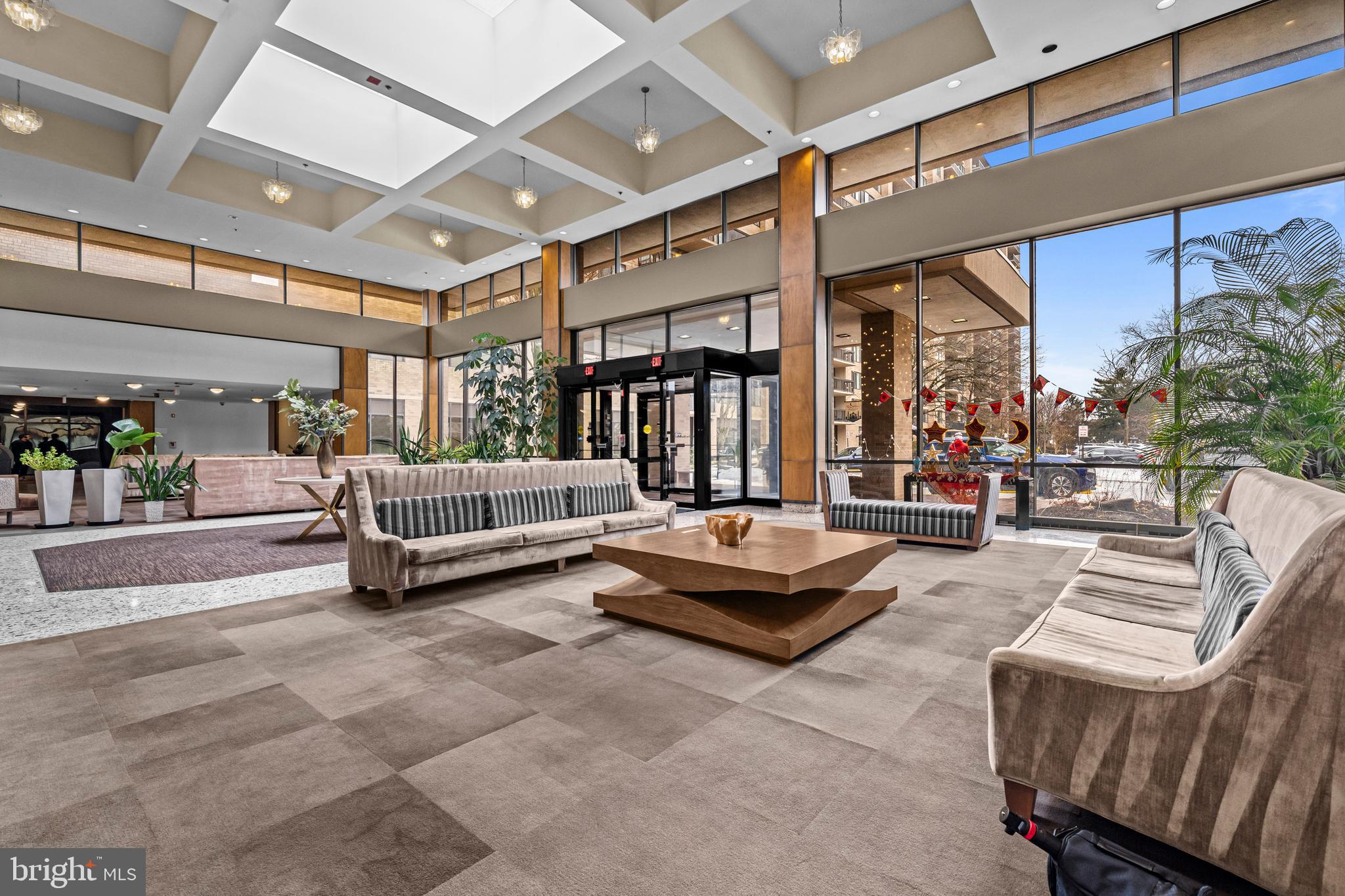 SKYLINE HOUSE - Residential