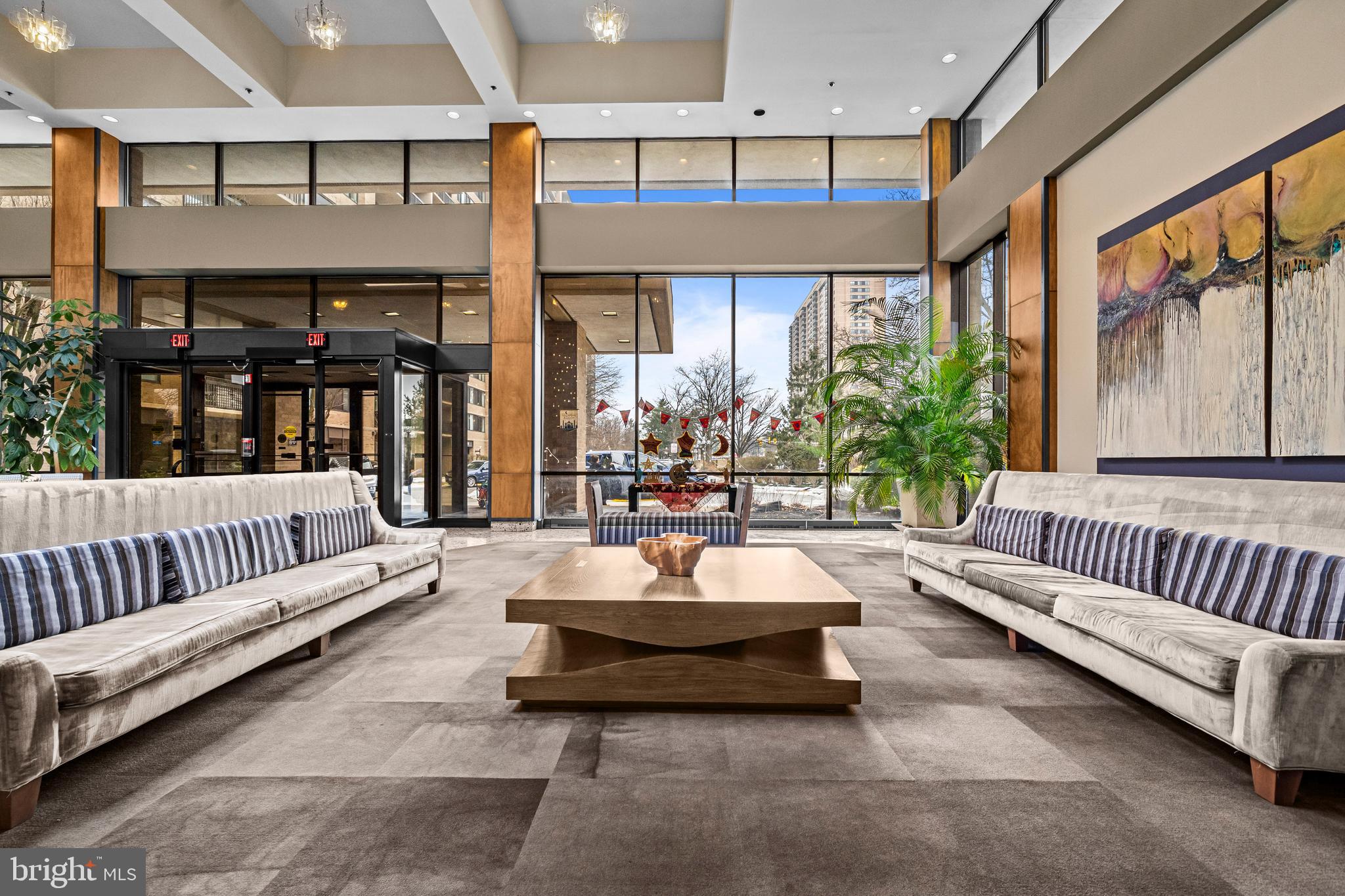 SKYLINE HOUSE - Residential