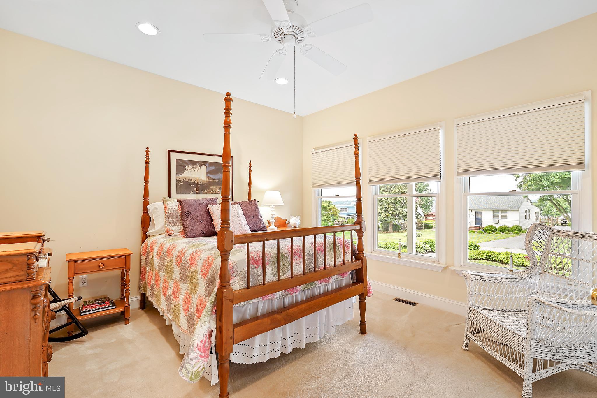 WEST VIEW SHORES - Residential