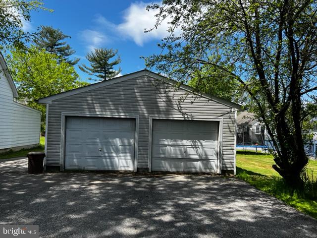 WINDSOR  MILL - Residential