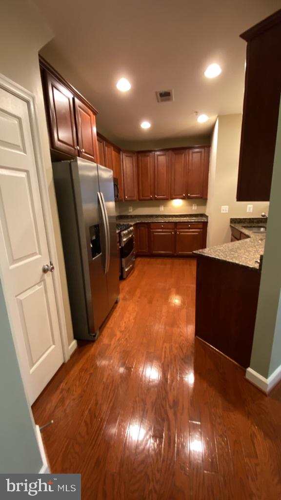 COBBLESTONE SQUARE - Residential Lease