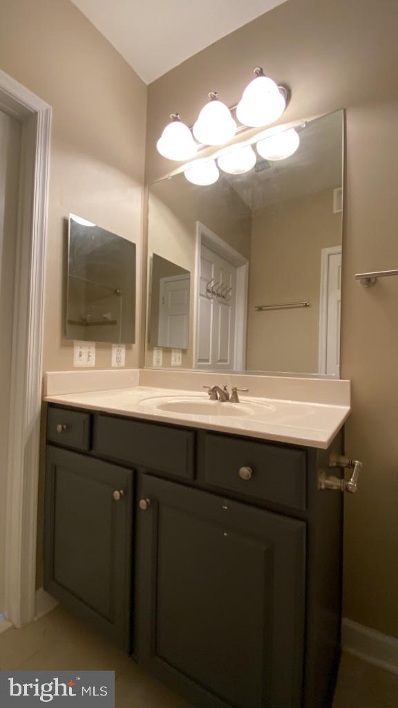 COBBLESTONE SQUARE - Residential Lease