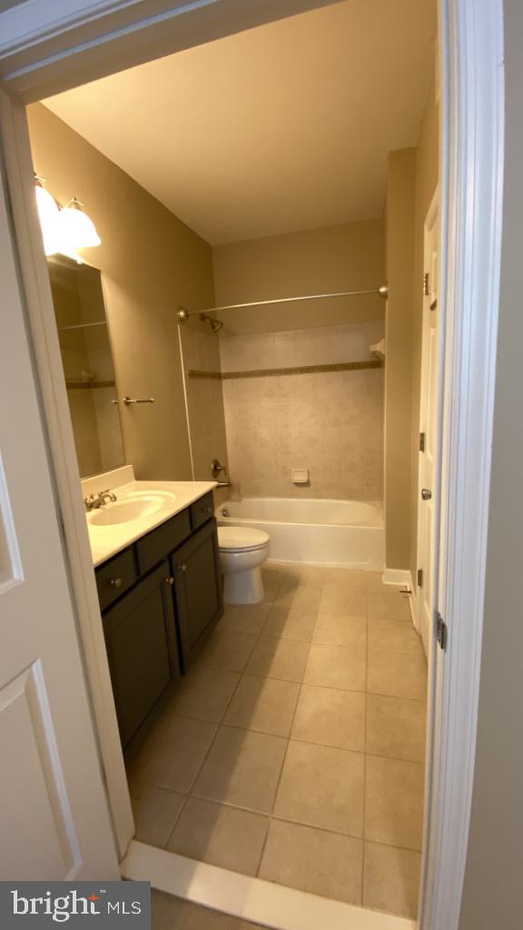 COBBLESTONE SQUARE - Residential Lease