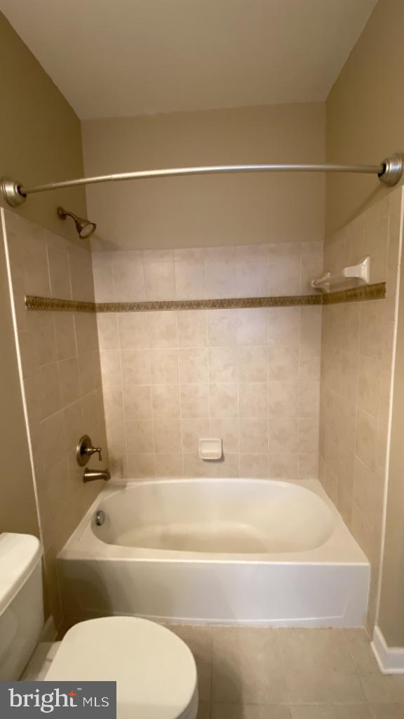 COBBLESTONE SQUARE - Residential Lease