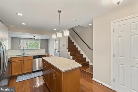 5272 Maris Avenue, Alexandria, VA MLS: VAAX2051592