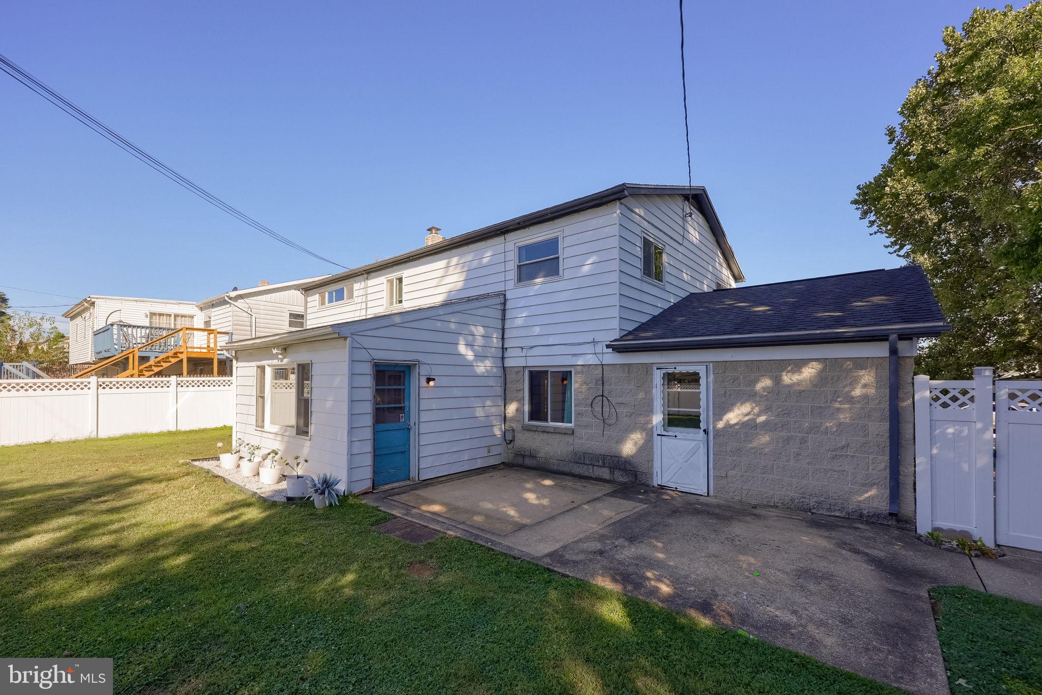 906 NORTHBRIAR DRIVE
