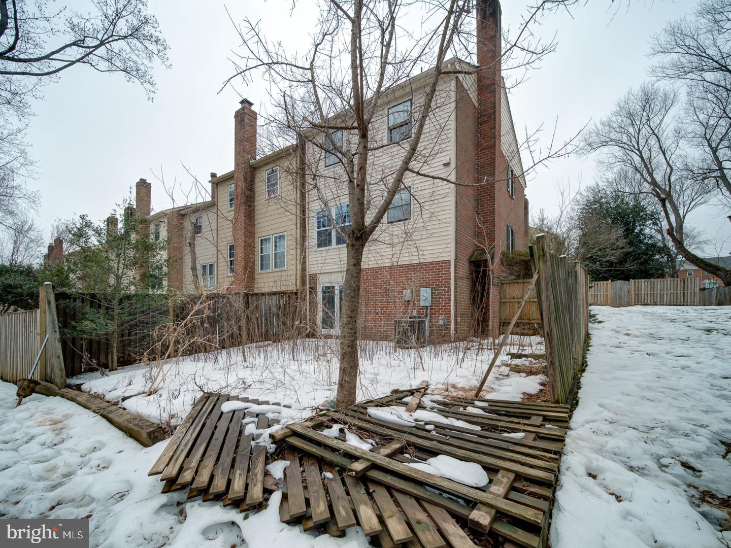 LAKEPOINTE - Residential