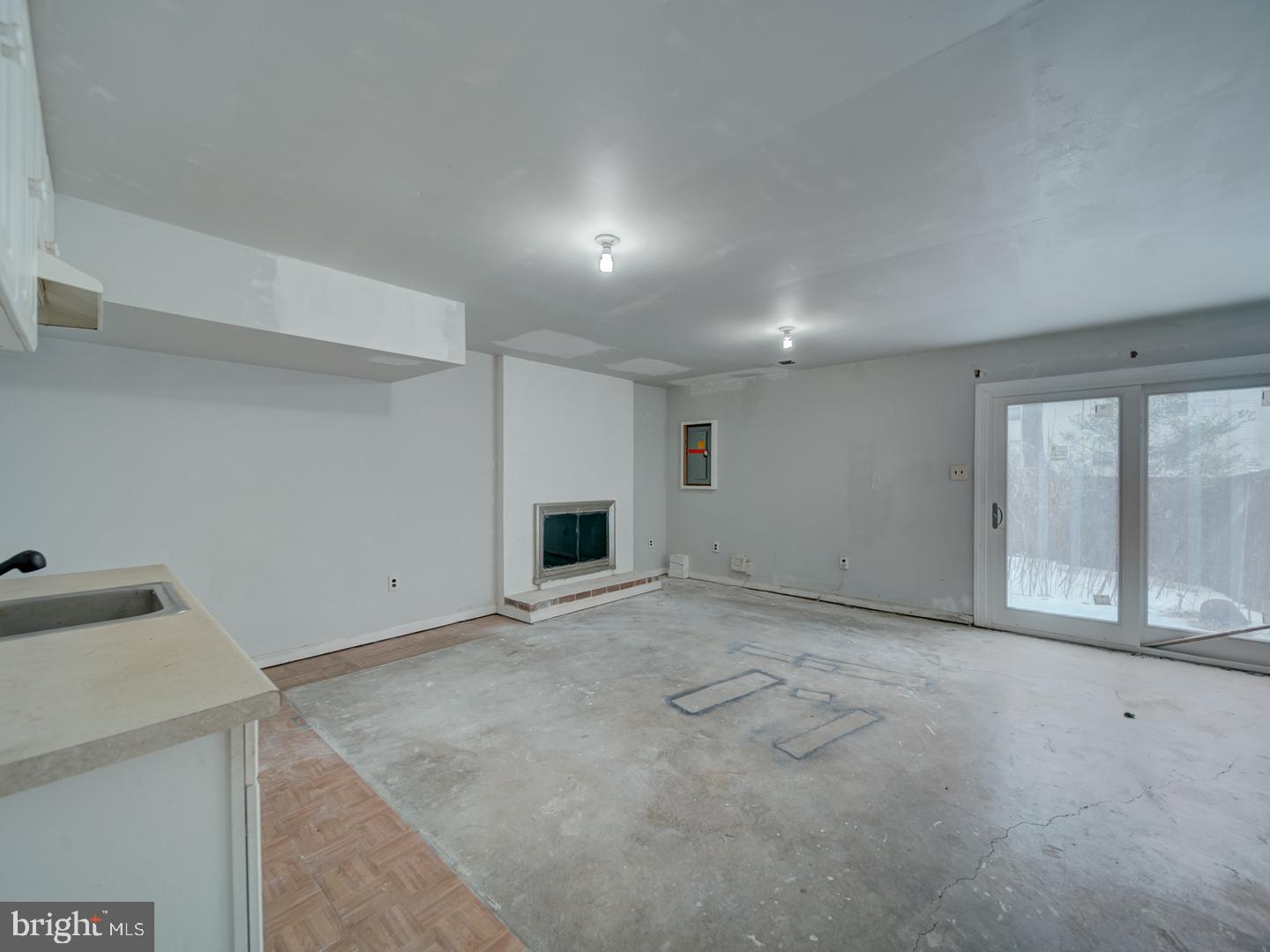 LAKEPOINTE - Residential