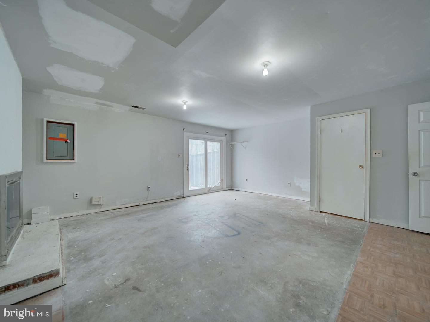 LAKEPOINTE - Residential