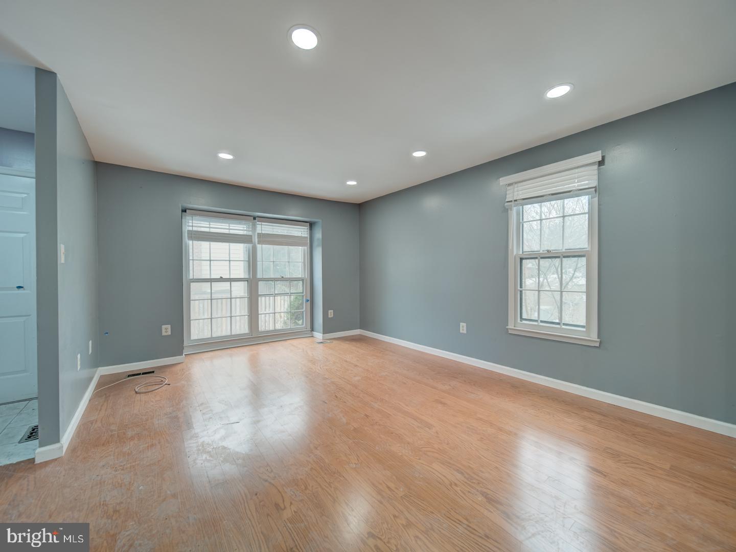 LAKEPOINTE - Residential