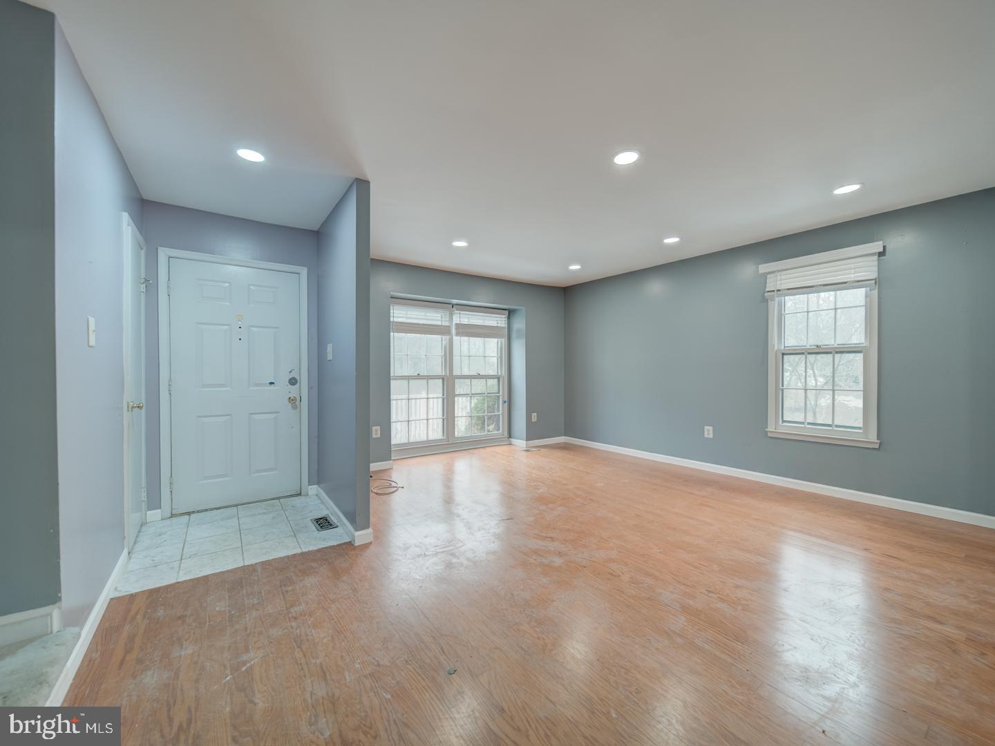 LAKEPOINTE - Residential