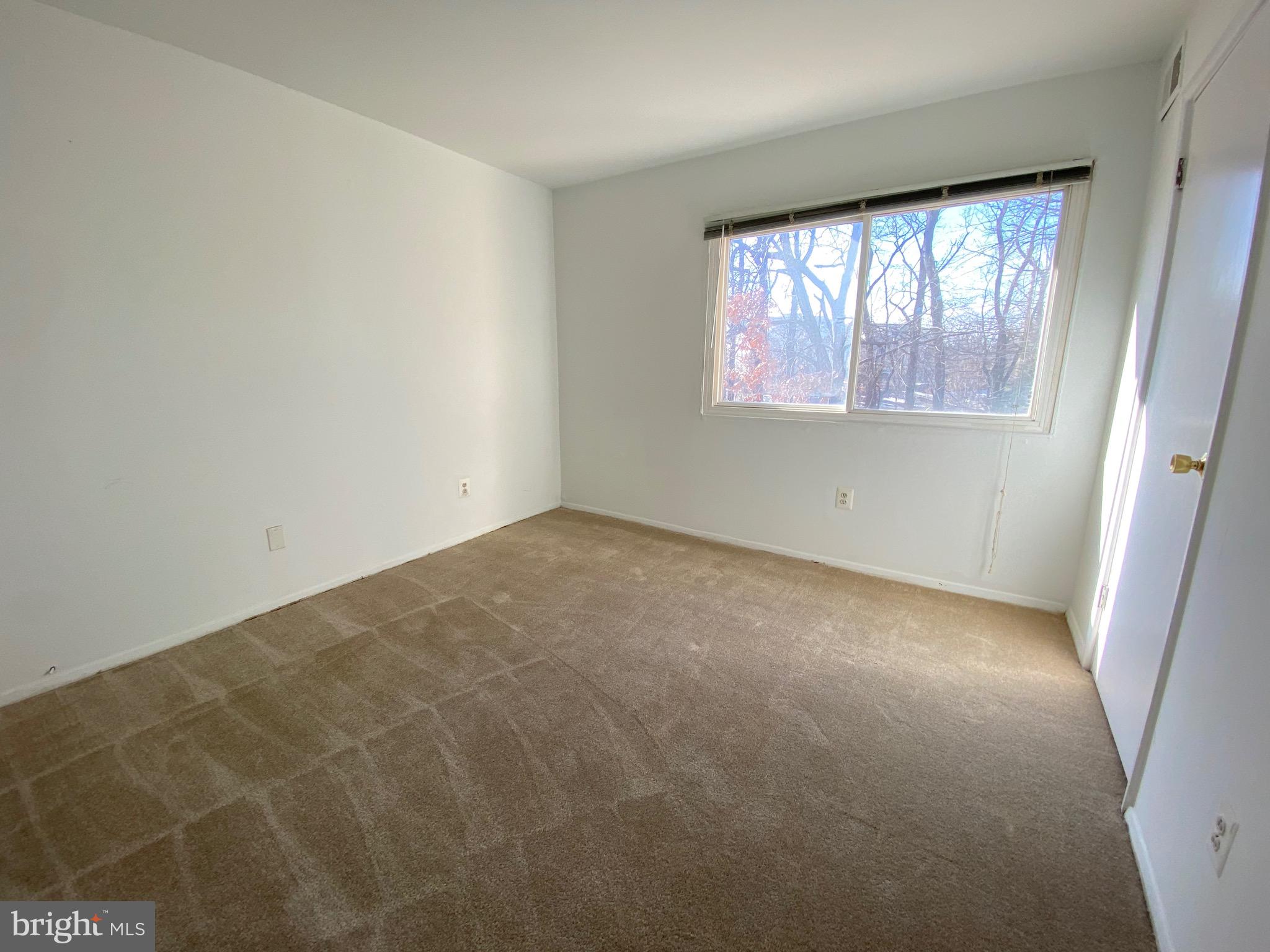 YORKTOWNE SQUARE - Residential Lease