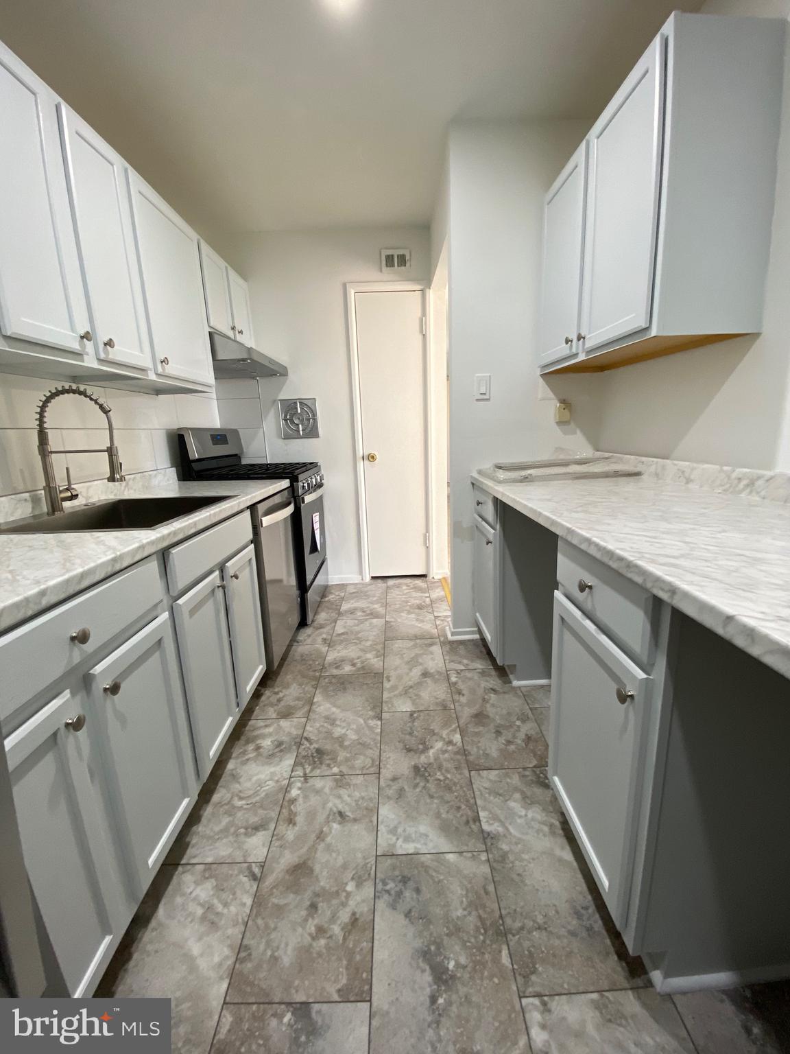 YORKTOWNE SQUARE - Residential Lease