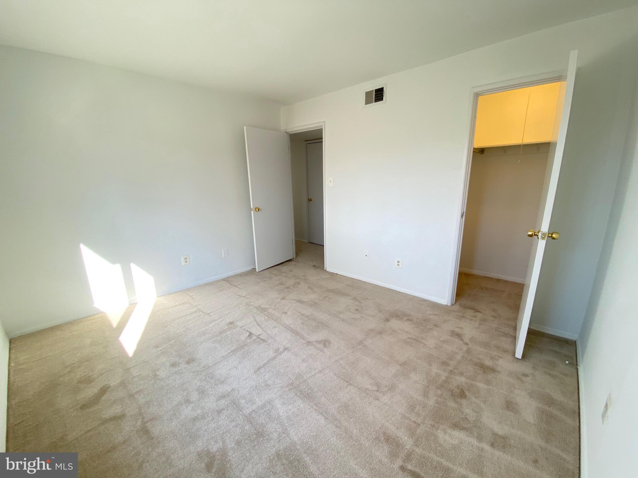 YORKTOWNE SQUARE - Residential Lease