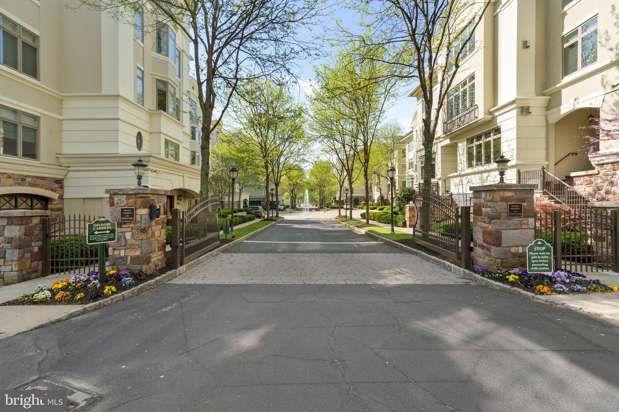527 WATERVIEW PLACE