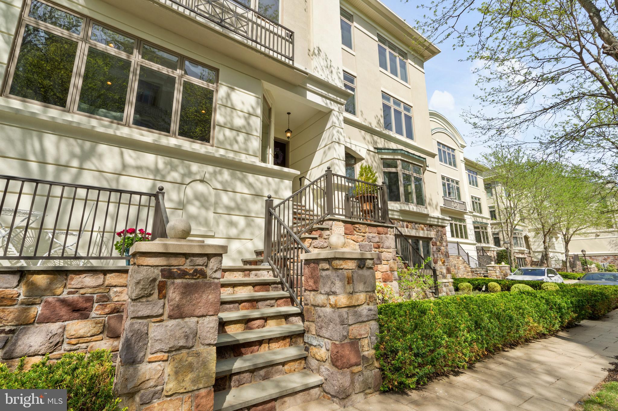 527 WATERVIEW PLACE