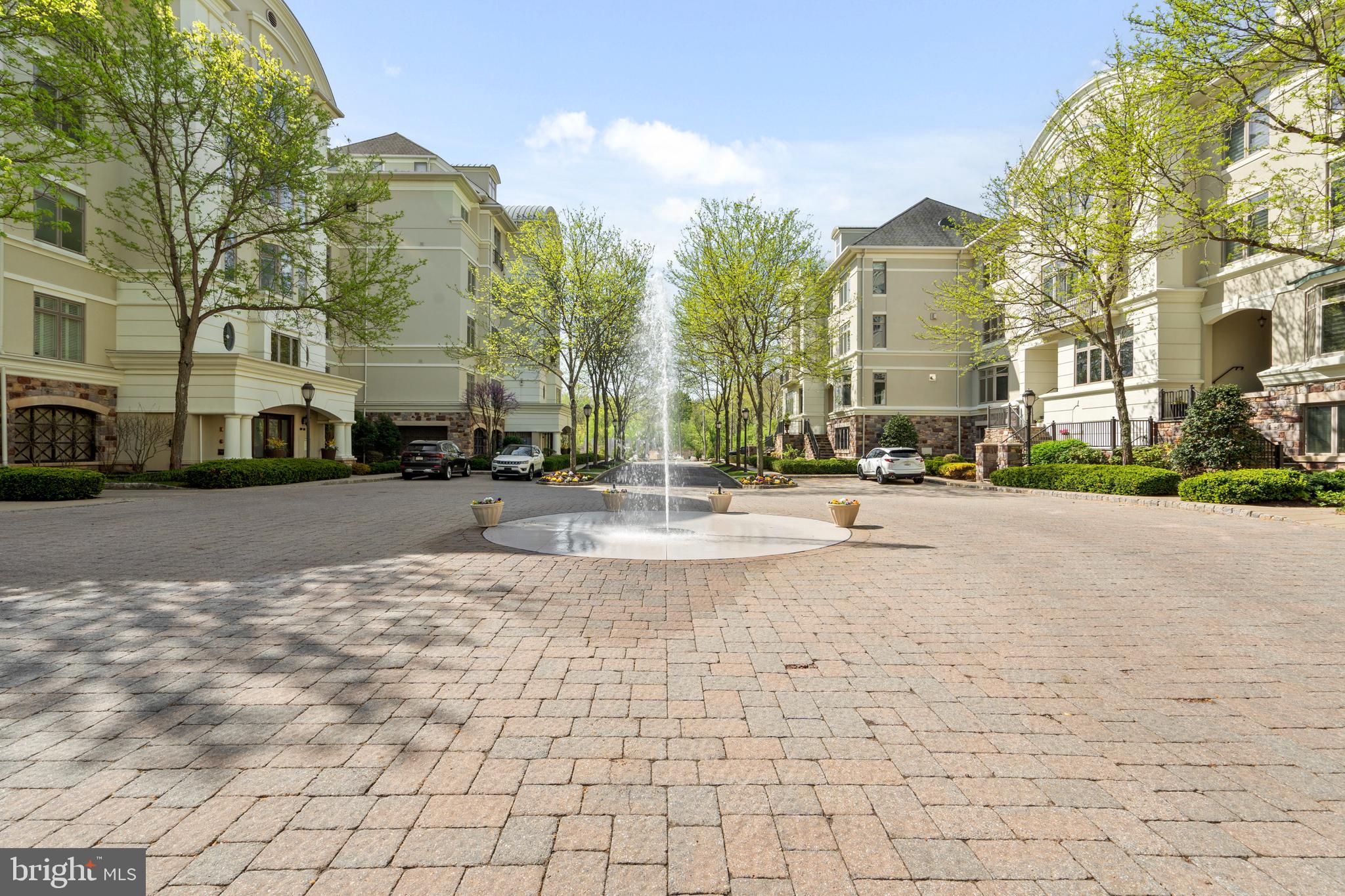 527 WATERVIEW PLACE
