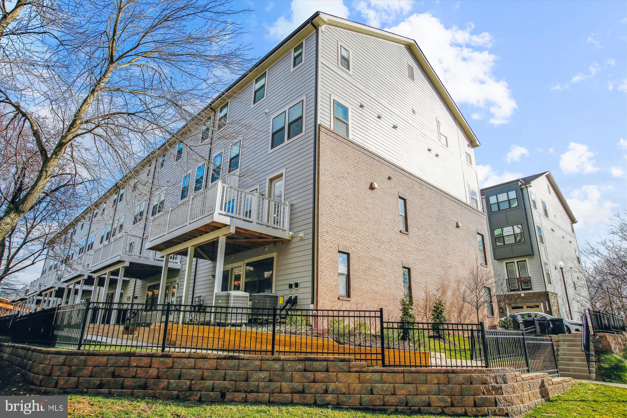 HUNTINGTON CROSSING - Residential