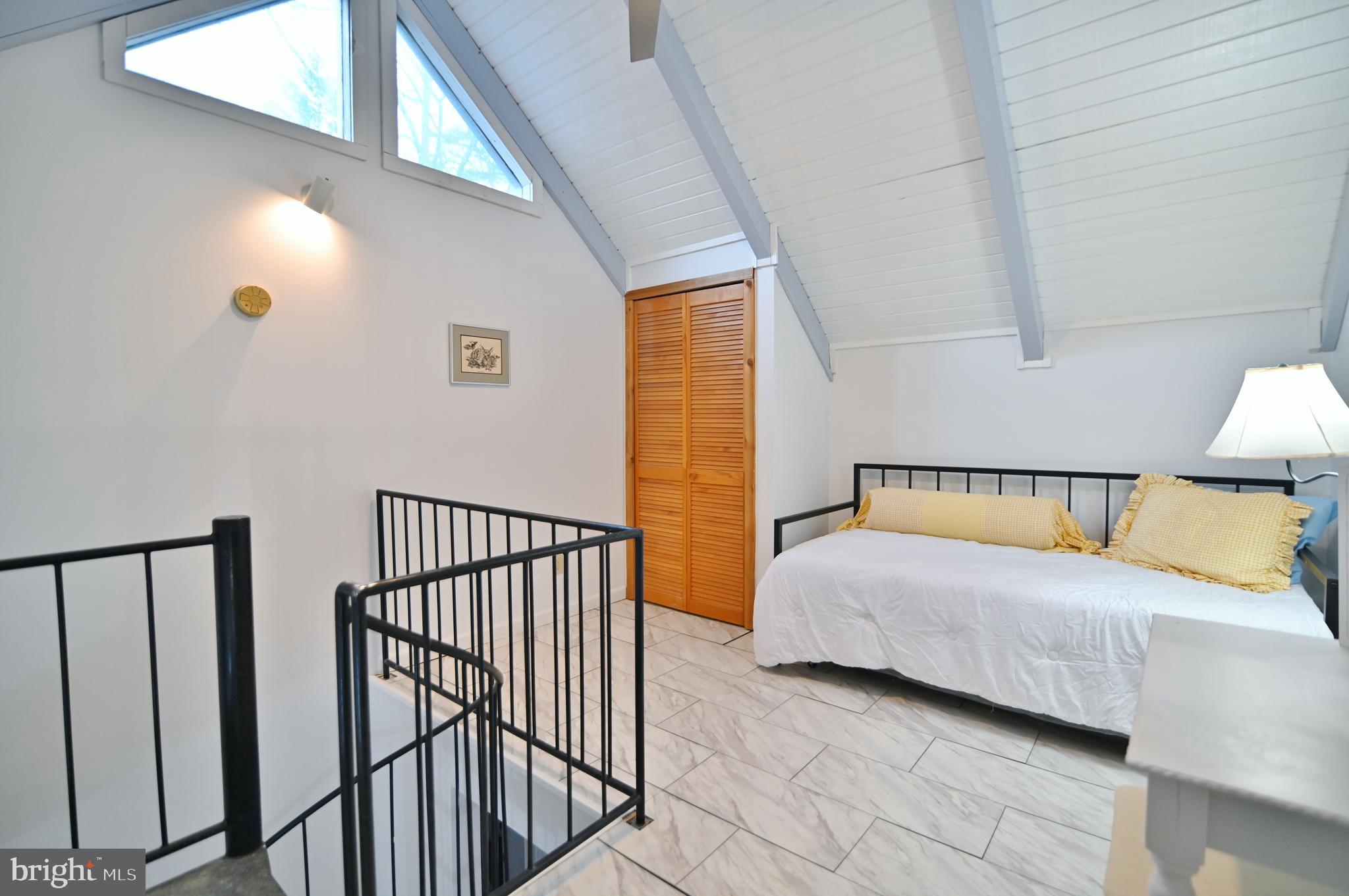 LAKEVIEW PEDESTAL HOMES - Residential