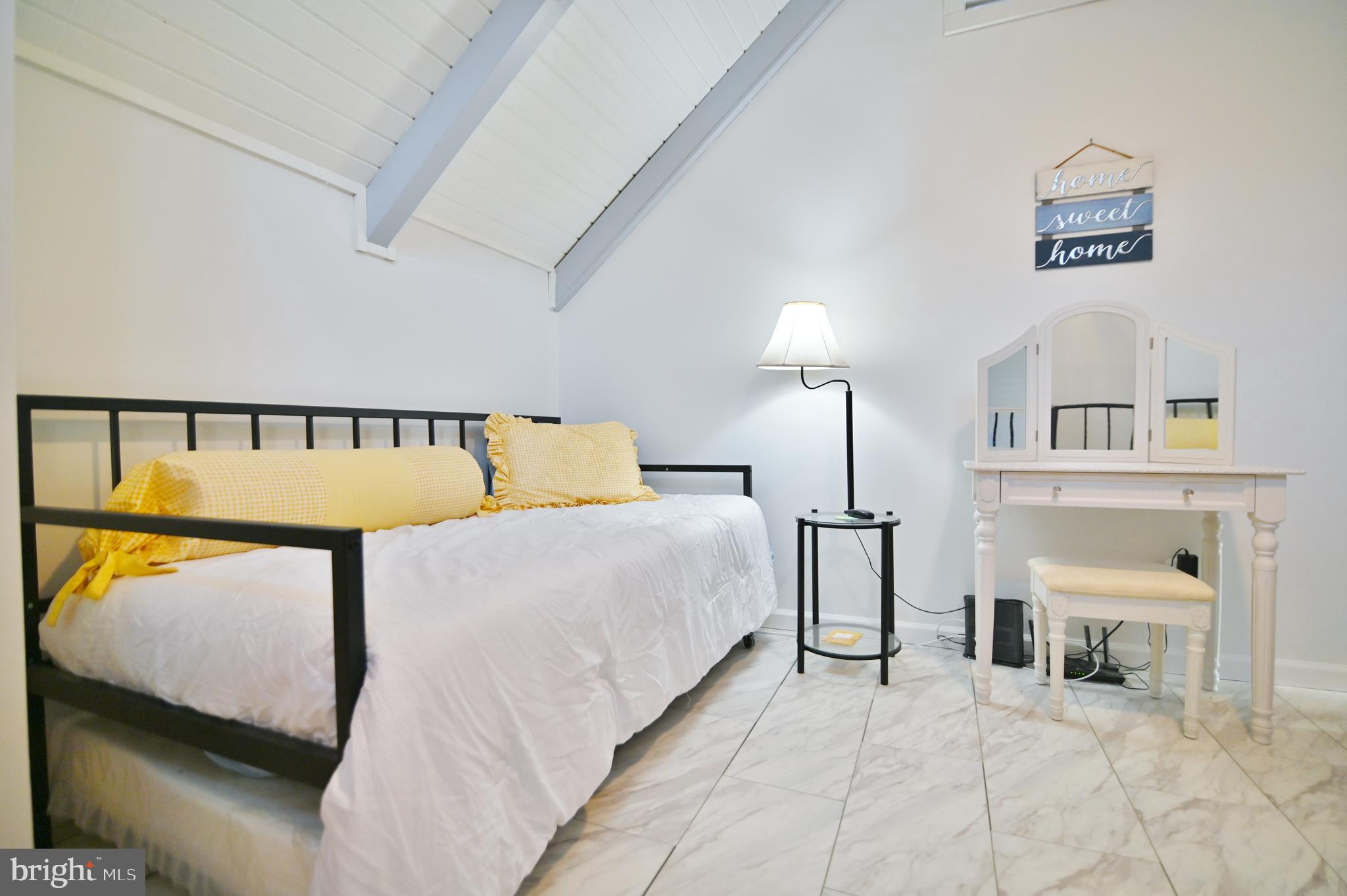 LAKEVIEW PEDESTAL HOMES - Residential