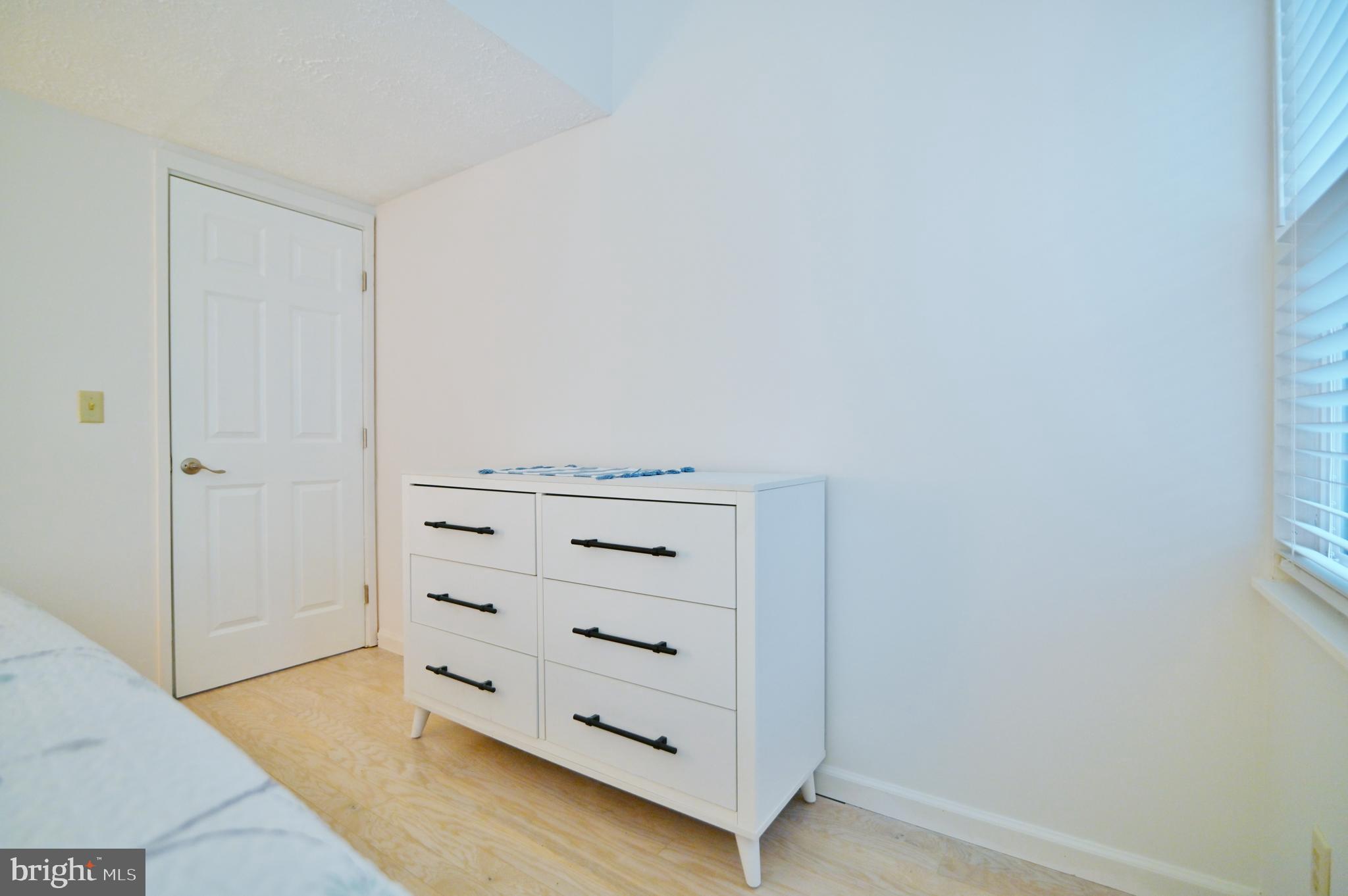 LAKEVIEW PEDESTAL HOMES - Residential