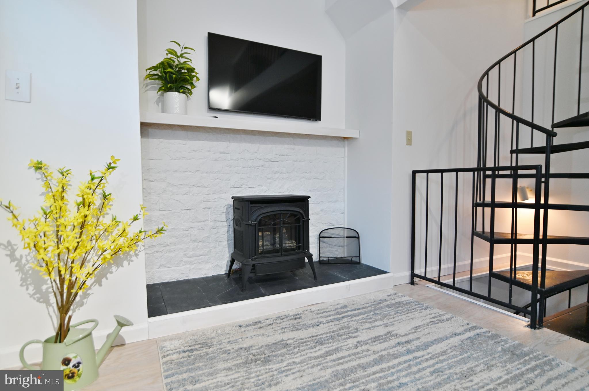 LAKEVIEW PEDESTAL HOMES - Residential