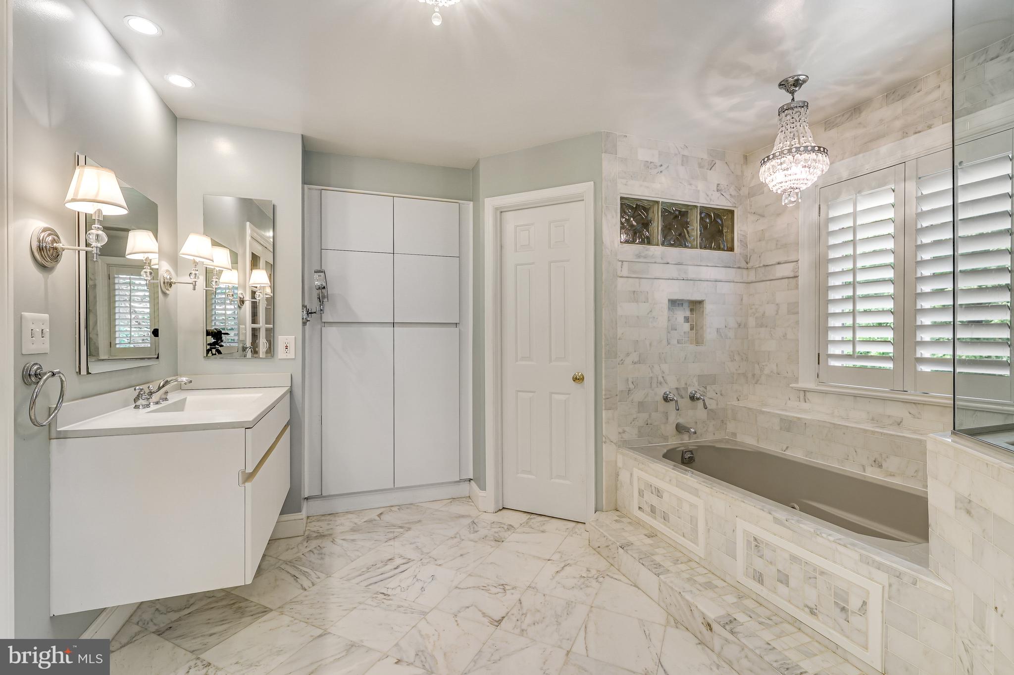 CHAIN BRIDGE WOODS - Residential