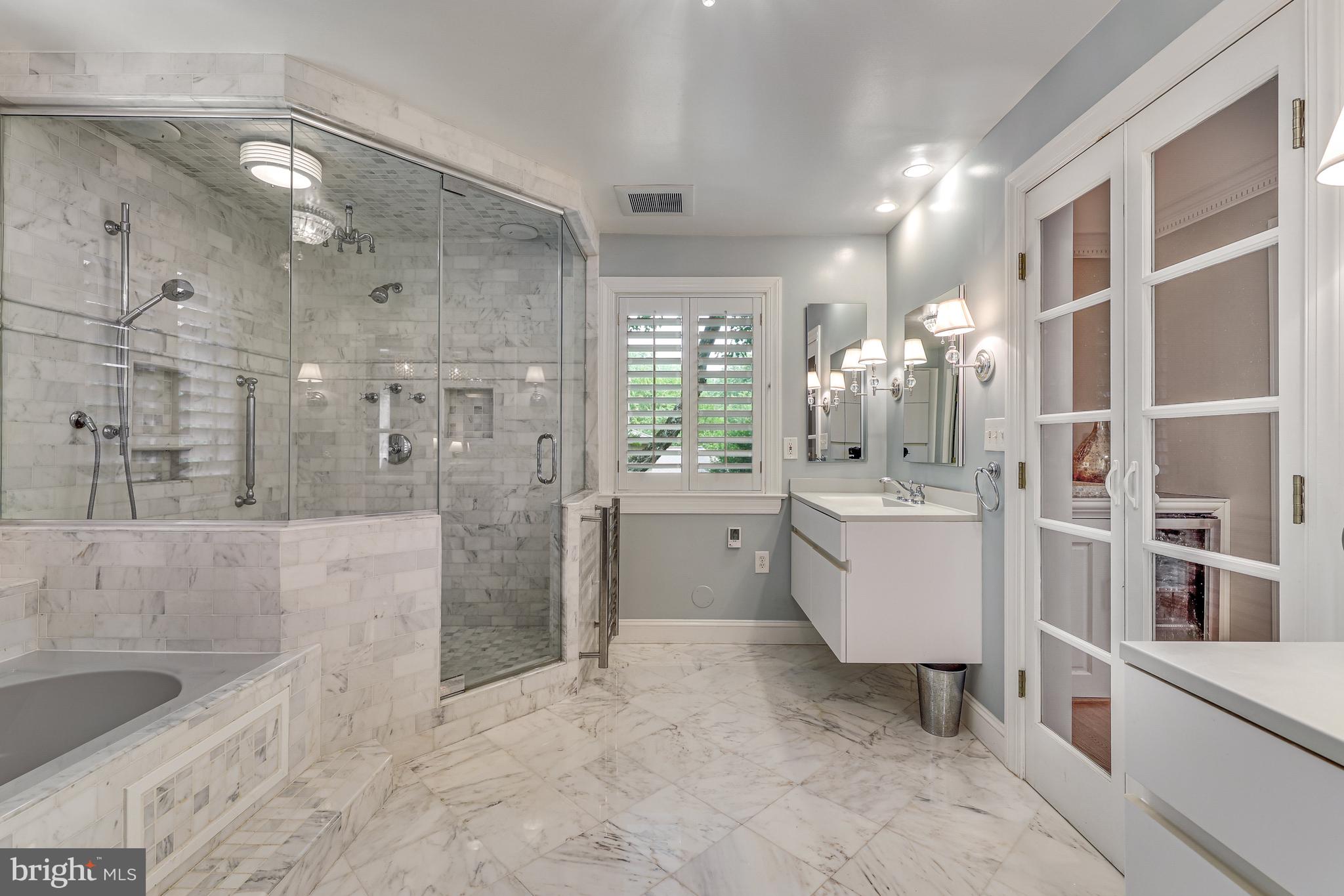 CHAIN BRIDGE WOODS - Residential