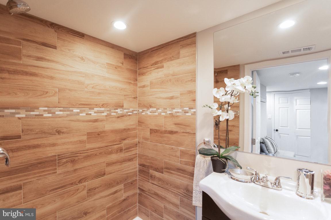 EDNOR GARDENS HISTORIC DISTRICT - Residential Lease