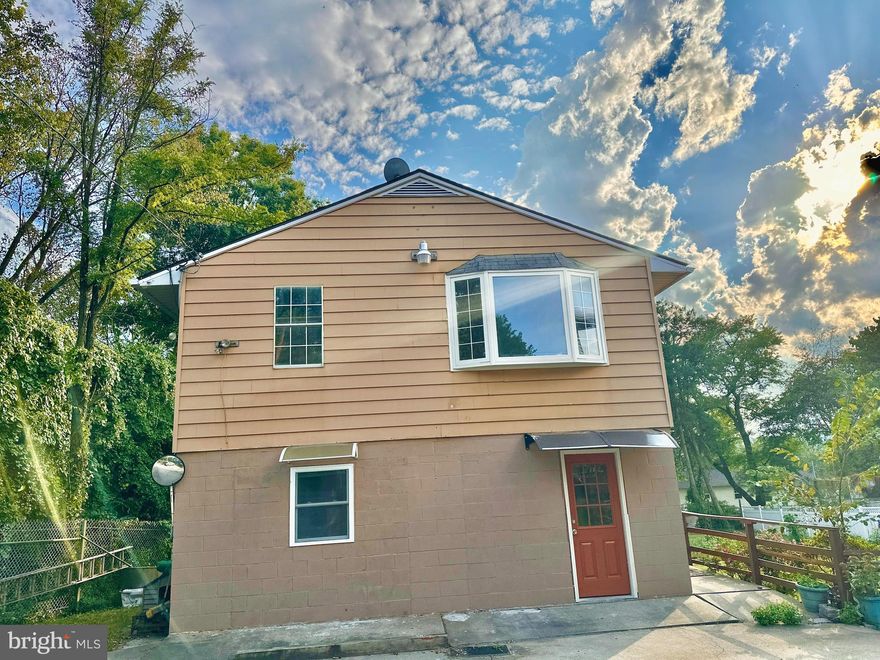 Very nice SF home. Water bills included in rent. Pets are ok.