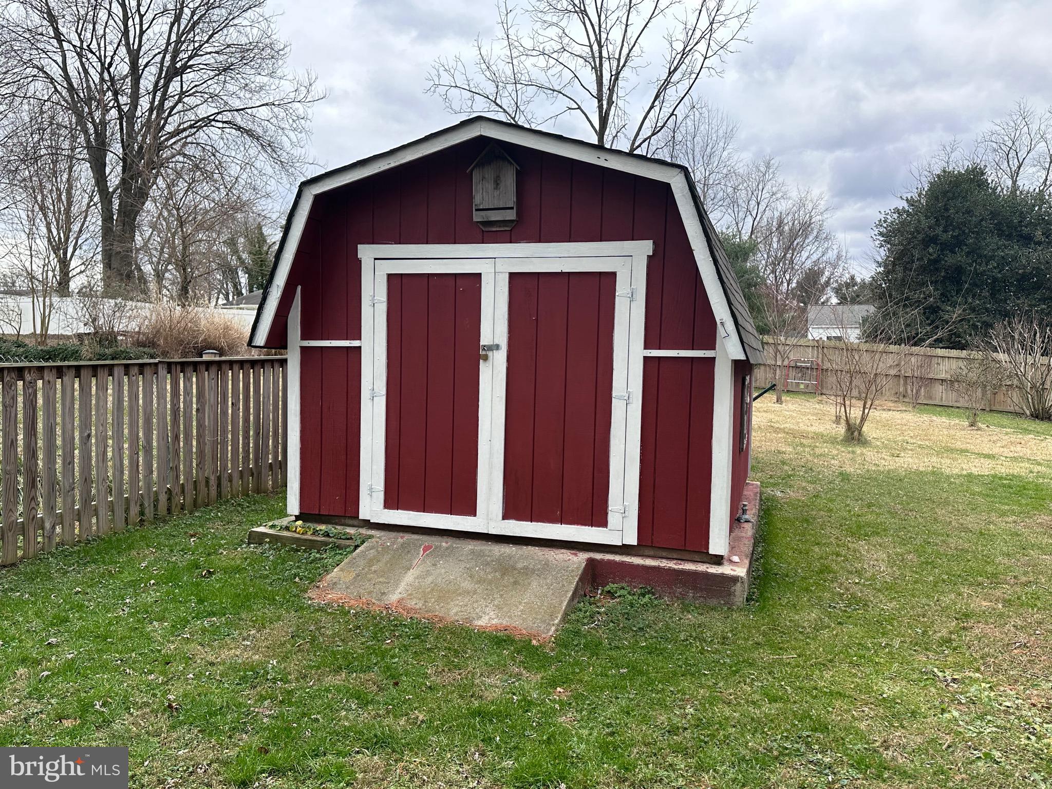 ROLLING KNOLLS - Residential