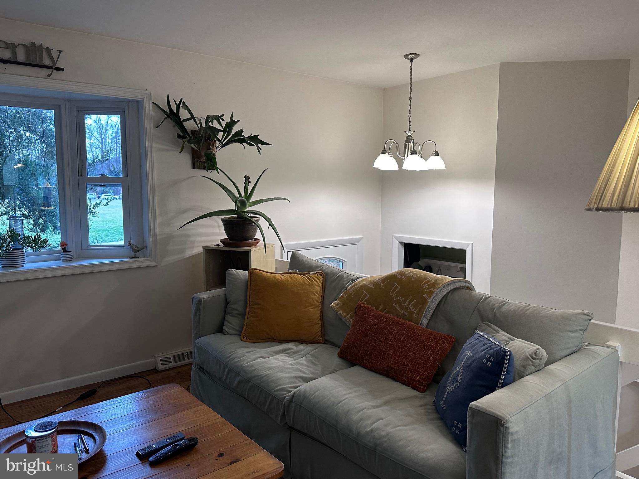 ROLLING KNOLLS - Residential