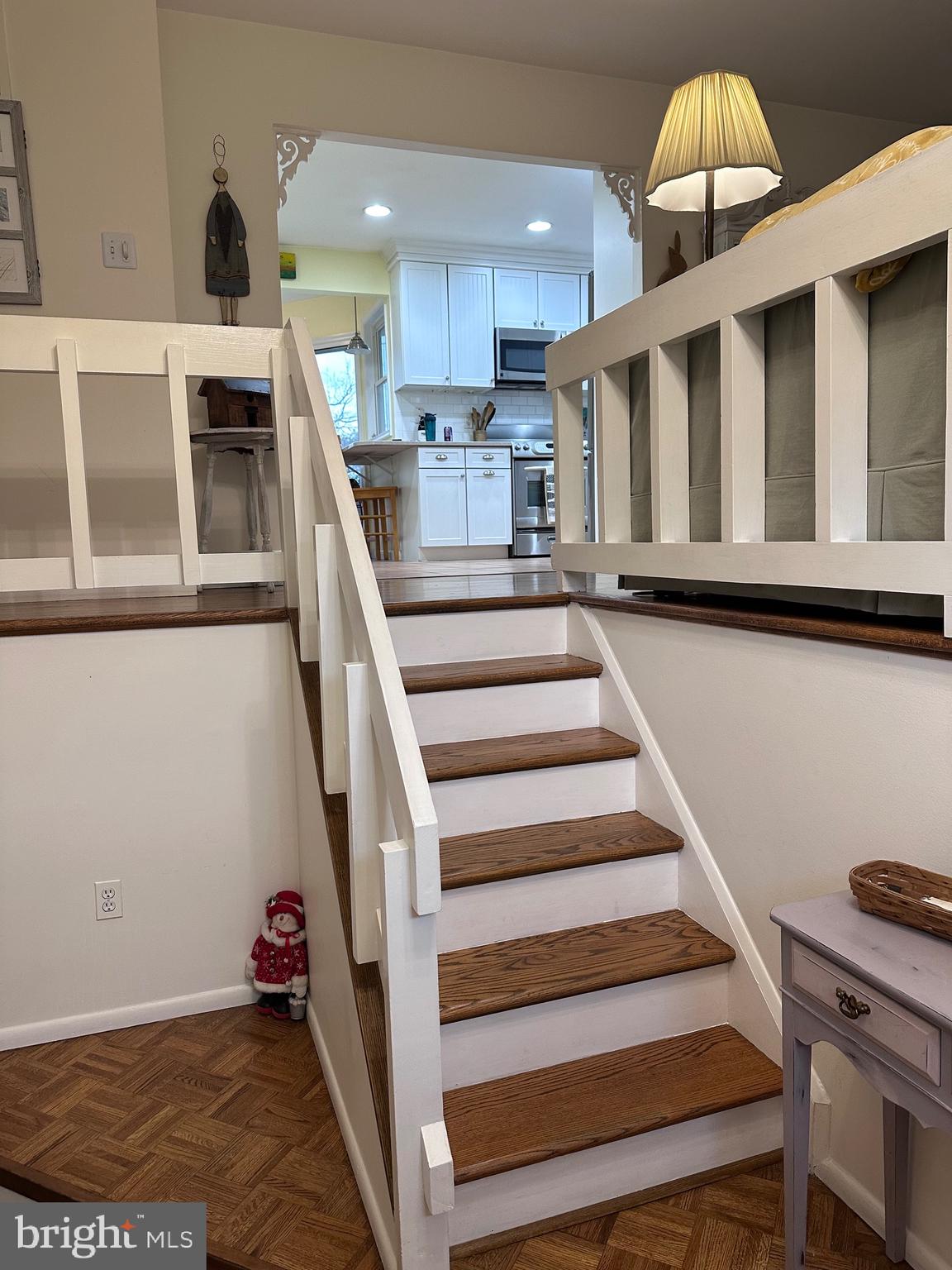 ROLLING KNOLLS - Residential