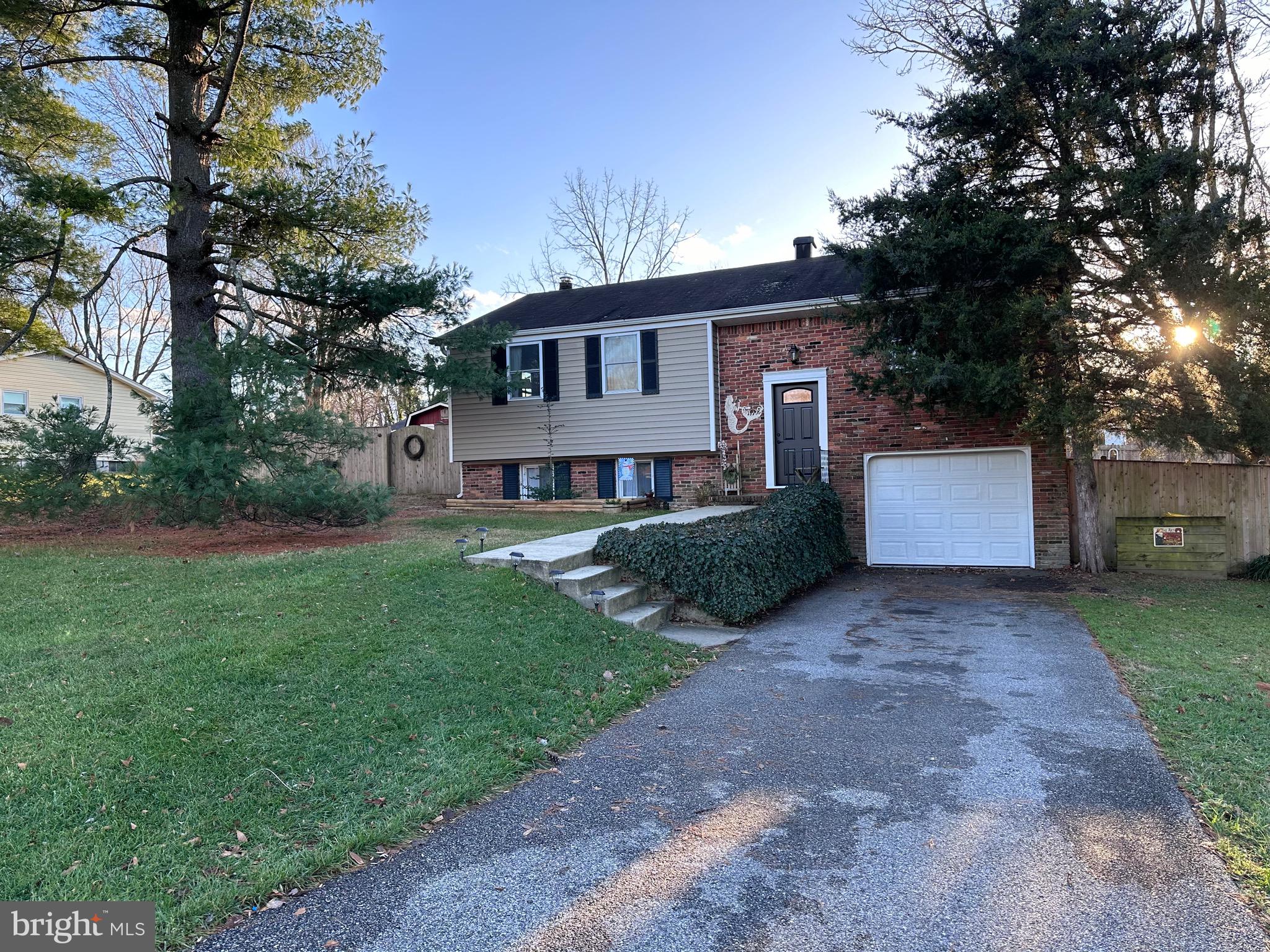 ROLLING KNOLLS - Residential