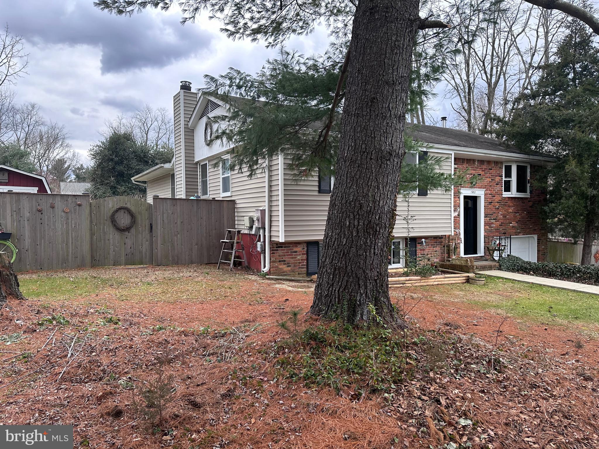 ROLLING KNOLLS - Residential