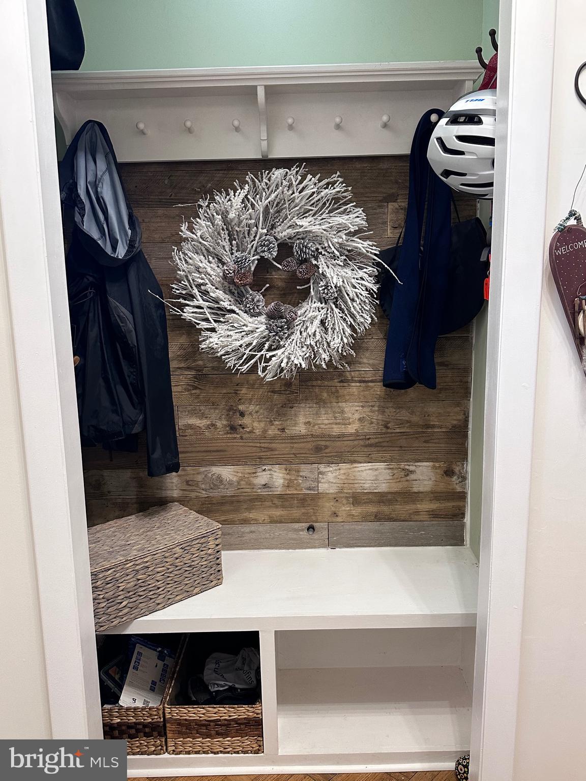 ROLLING KNOLLS - Residential