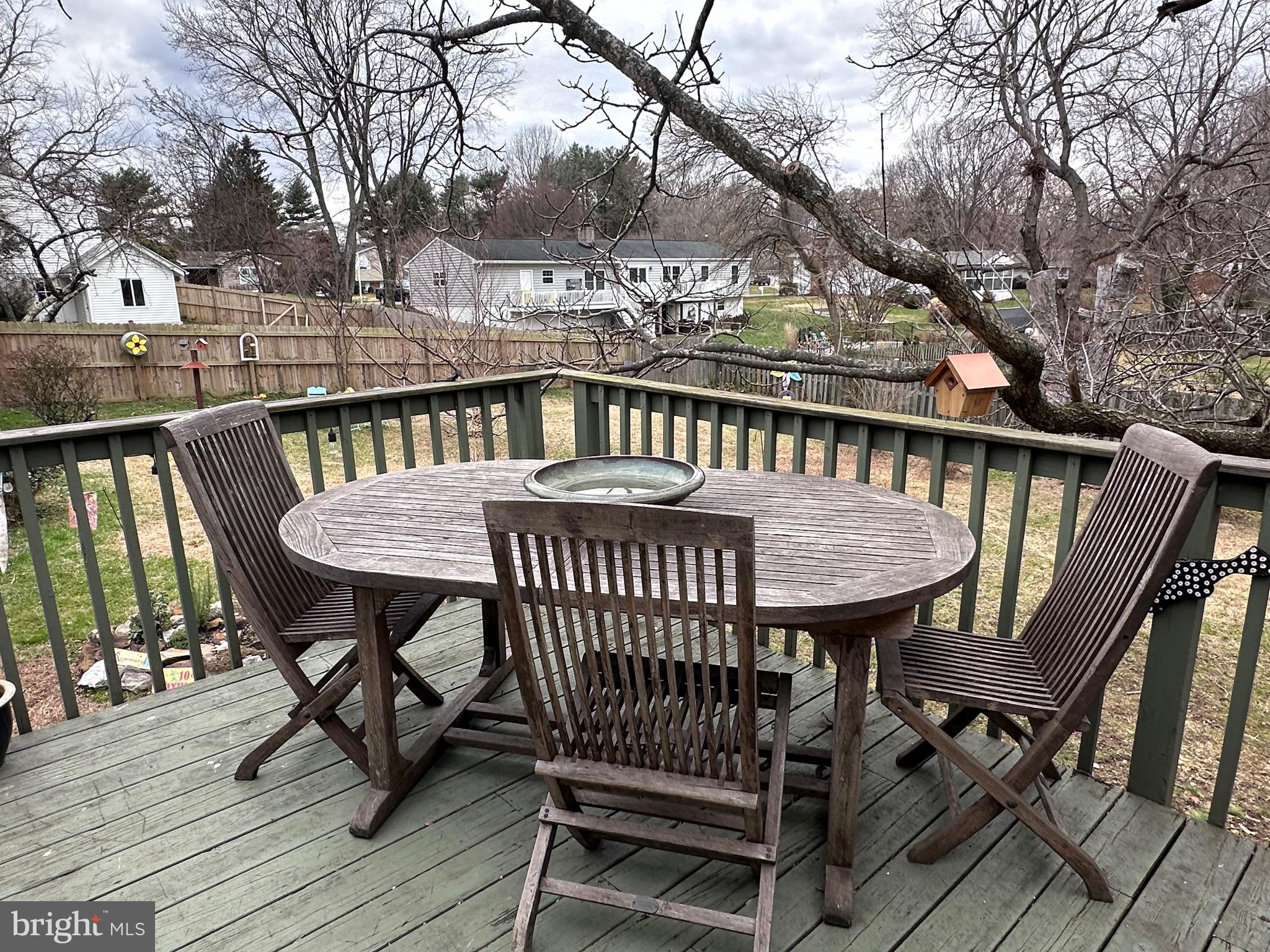 ROLLING KNOLLS - Residential