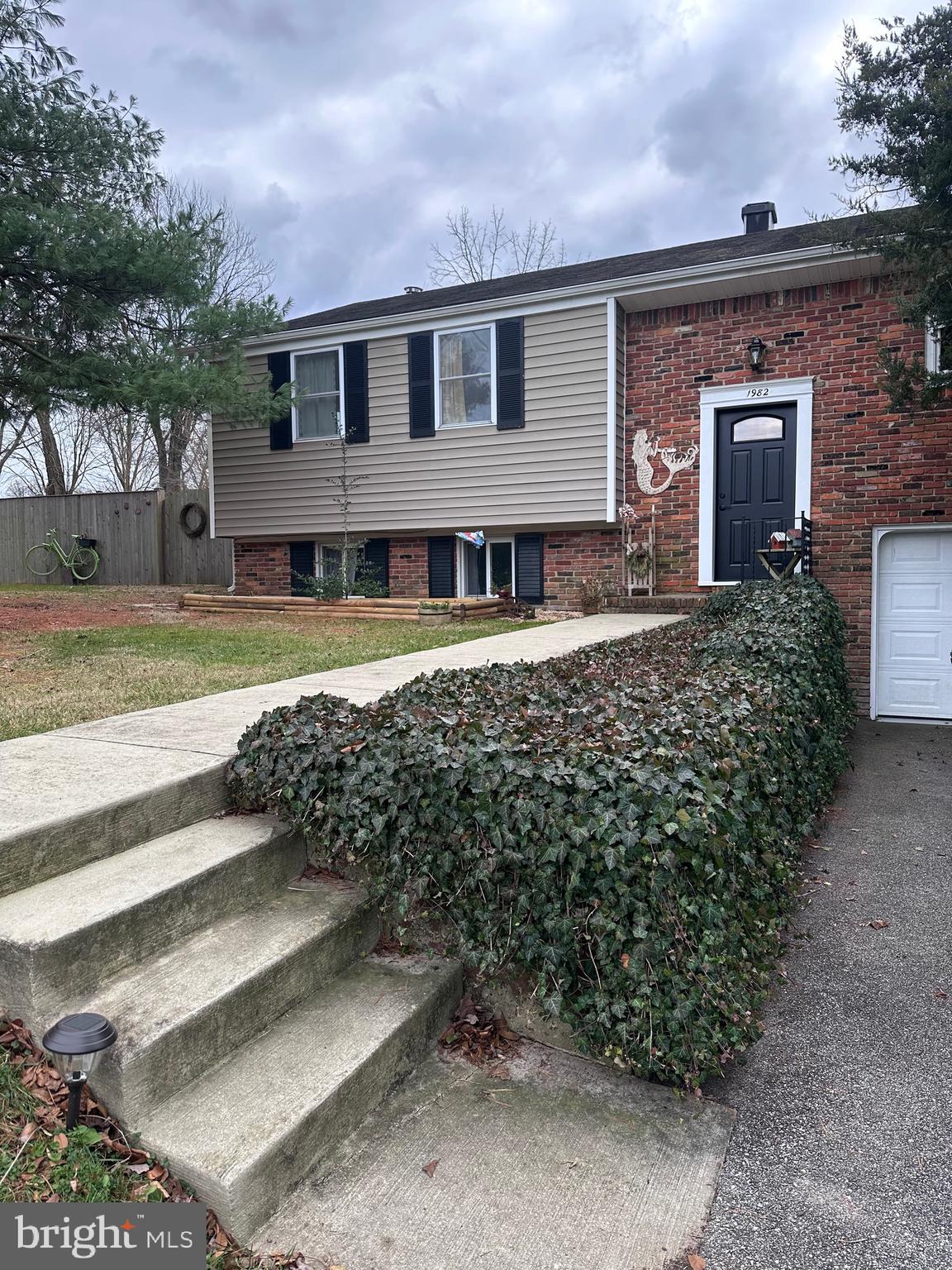 ROLLING KNOLLS - Residential