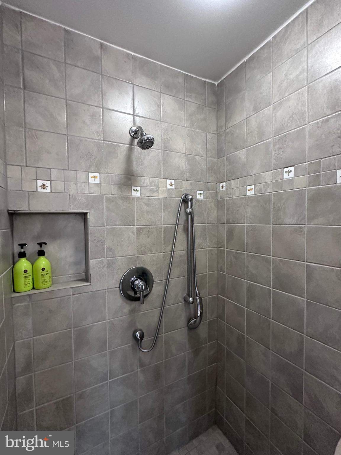 ROLLING KNOLLS - Residential